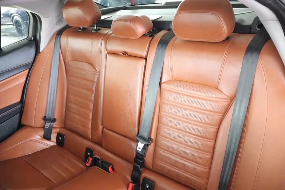 2018 Alfa Romeo Giulia - Image 11 of 12