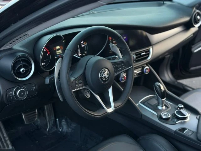 2018 Alfa Romeo Giulia - Image 17 of 24