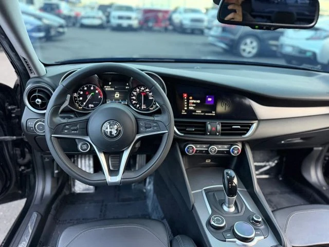2018 Alfa Romeo Giulia - Image 16 of 24