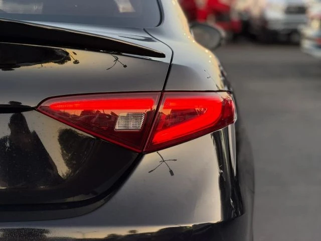 2018 Alfa Romeo Giulia - Image 9 of 31