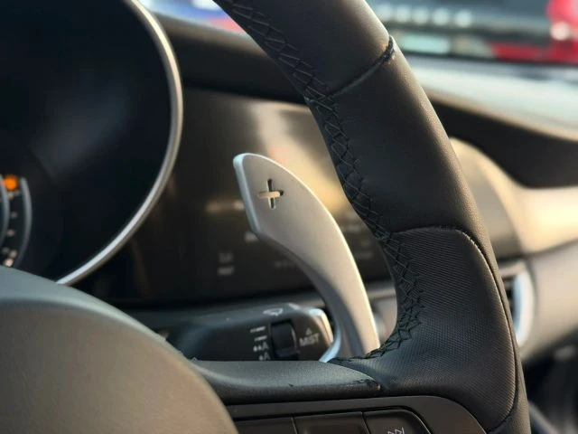 2018 Alfa Romeo Giulia - Image 29 of 31
