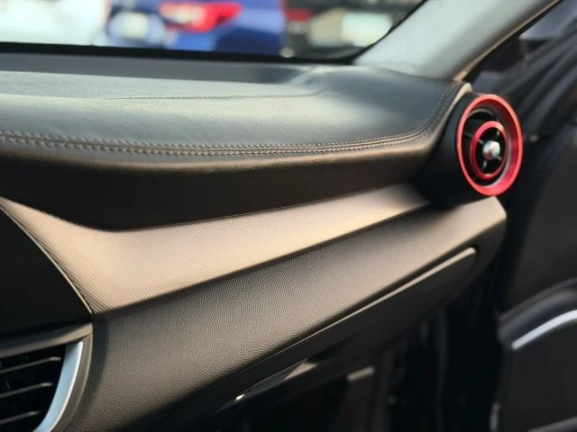 2018 Alfa Romeo Giulia - Image 28 of 31