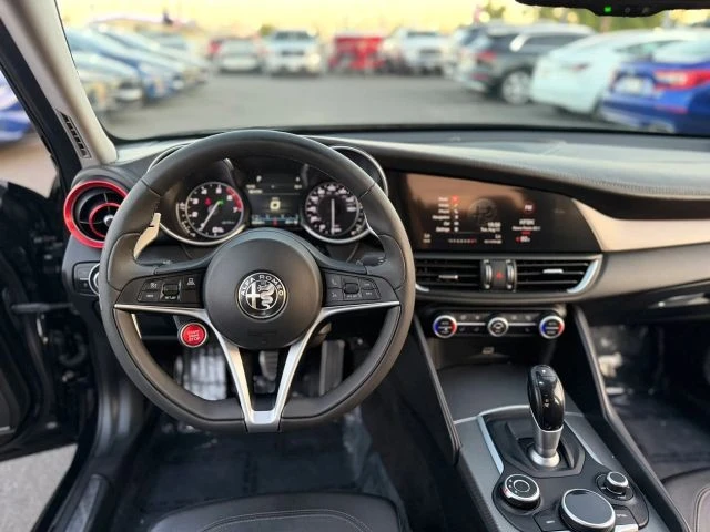 2018 Alfa Romeo Giulia - Image 18 of 31