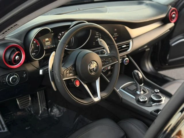 2018 Alfa Romeo Giulia - Image 19 of 31