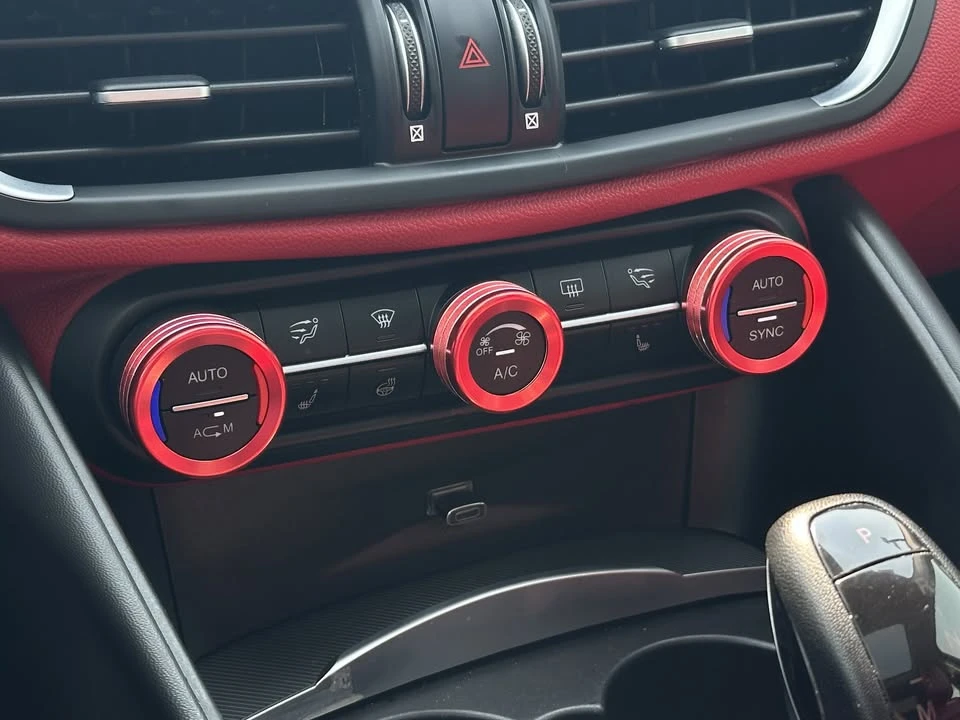 2018 Alfa Romeo Giulia - Image 11 of 17