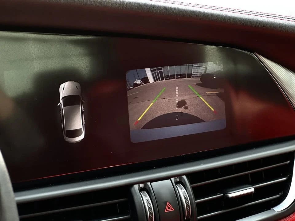 2018 Alfa Romeo Giulia - Image 15 of 17