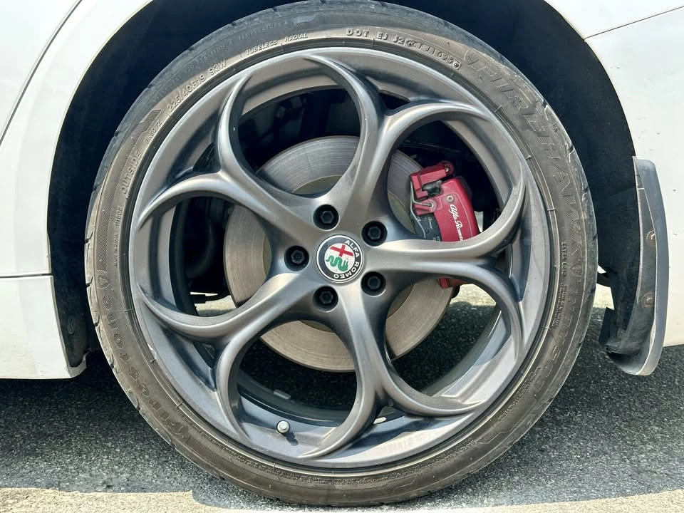 2018 Alfa Romeo Giulia - Image 6 of 17