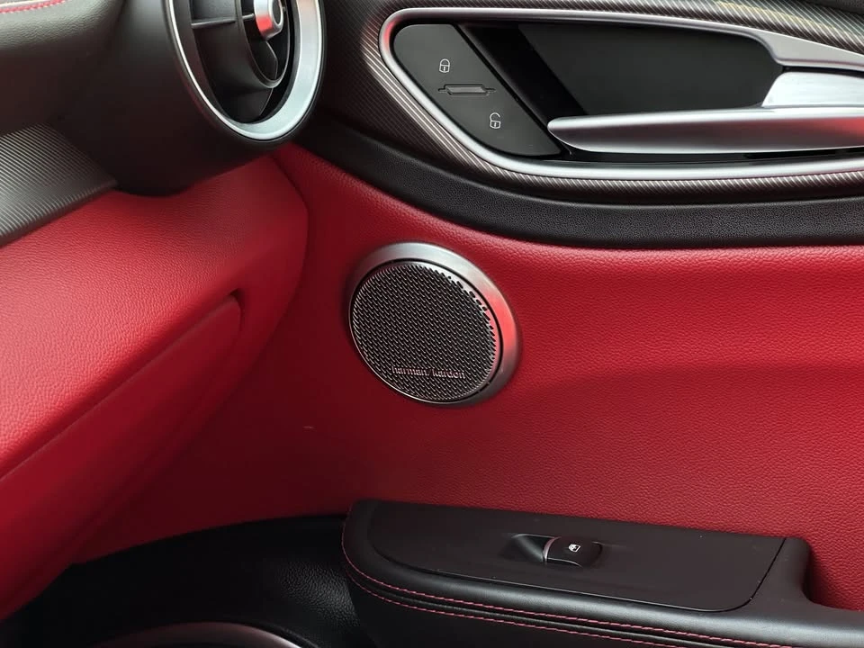 2018 Alfa Romeo Giulia - Image 14 of 17