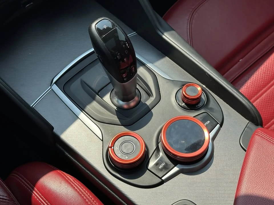 2018 Alfa Romeo Giulia - Image 12 of 17