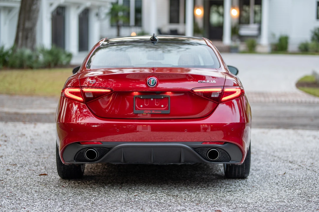 2018 Alfa Romeo Giulia - Image 20 of 31