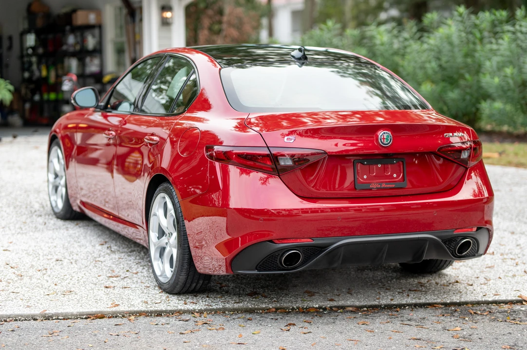 2018 Alfa Romeo Giulia - Image 17 of 31