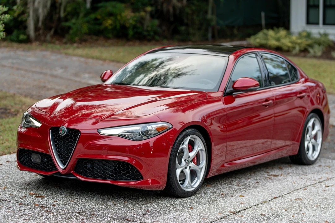 2018 Alfa Romeo Giulia - Image 10 of 31