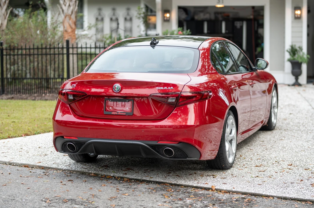 2018 Alfa Romeo Giulia - Image 23 of 31