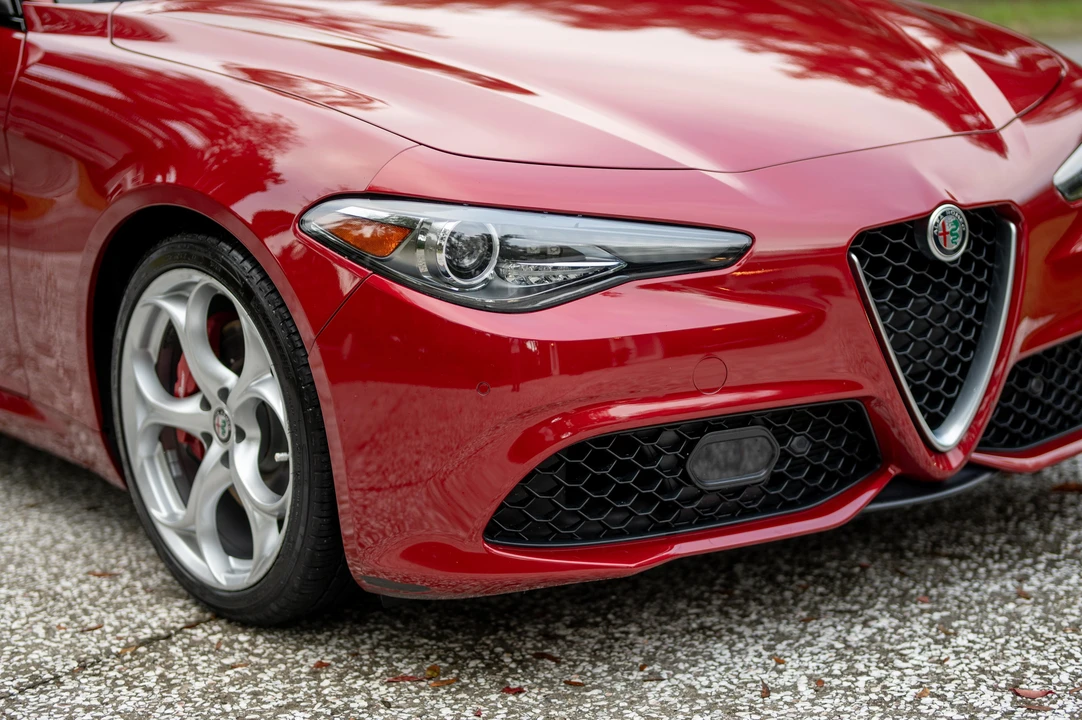 2018 Alfa Romeo Giulia - Image 29 of 31