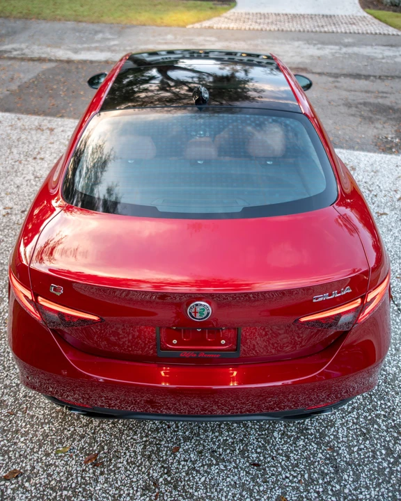 2018 Alfa Romeo Giulia - Image 22 of 31