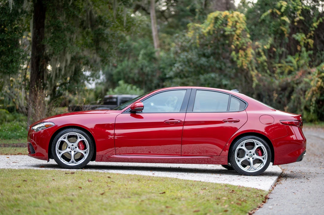 2018 Alfa Romeo Giulia - Image 13 of 31