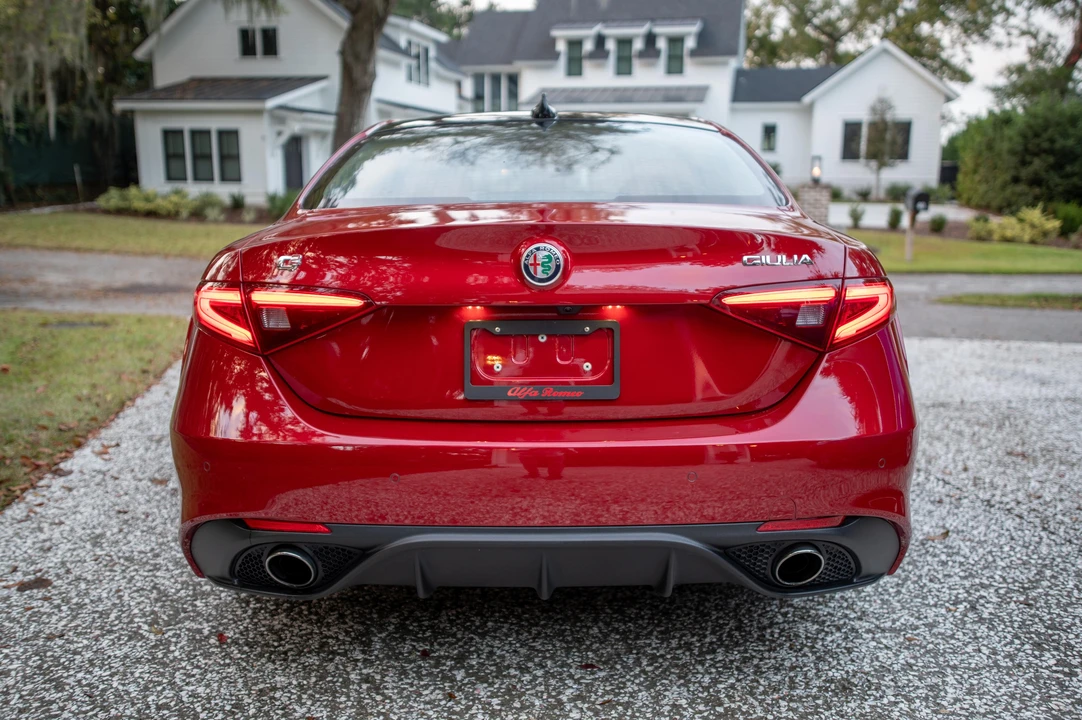 2018 Alfa Romeo Giulia - Image 21 of 31