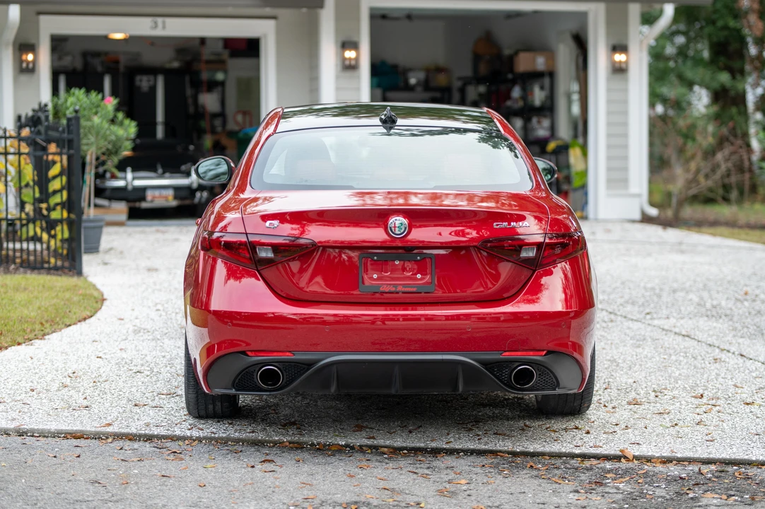2018 Alfa Romeo Giulia - Image 19 of 31