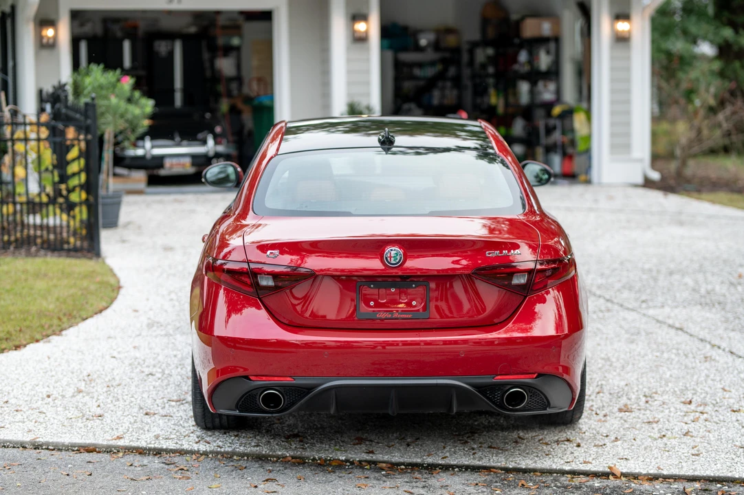 2018 Alfa Romeo Giulia - Image 18 of 31