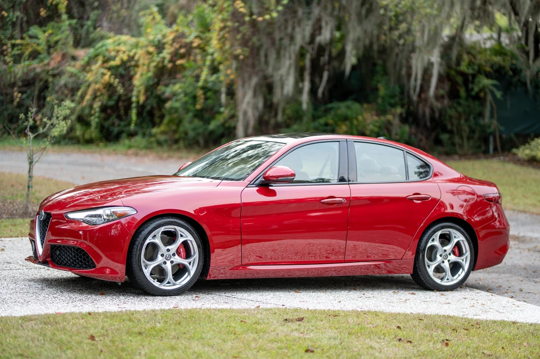 2018 Alfa Romeo Giulia - Image 11 of 31