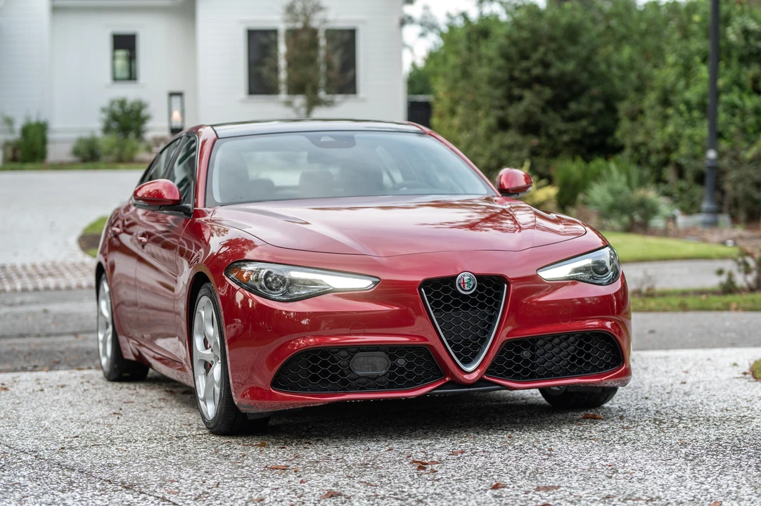 2018 Alfa Romeo Giulia - Image 28 of 31