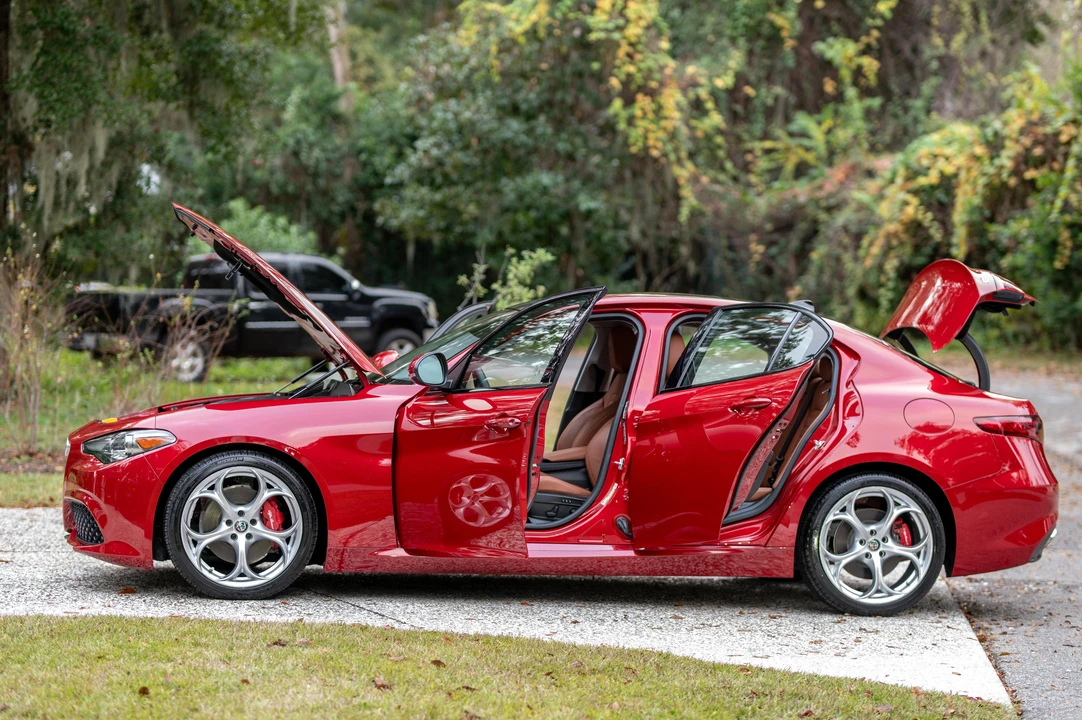 2018 Alfa Romeo Giulia - Image 12 of 31