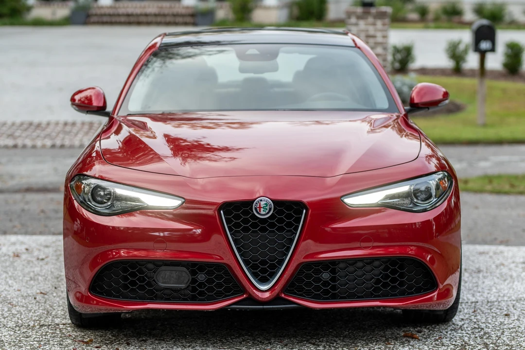 2018 Alfa Romeo Giulia - Image 2 of 31
