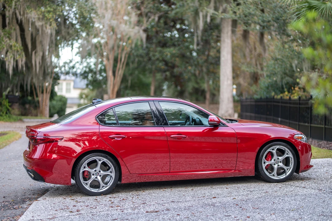 2018 Alfa Romeo Giulia - Image 24 of 31