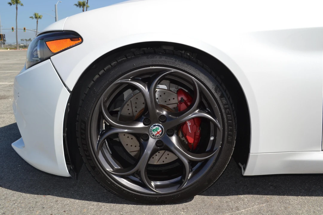 2018 Alfa Romeo Giulia - Image 26 of 31