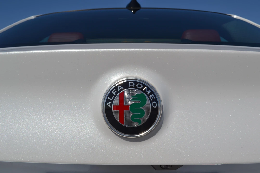 2018 Alfa Romeo Giulia - Image 16 of 31