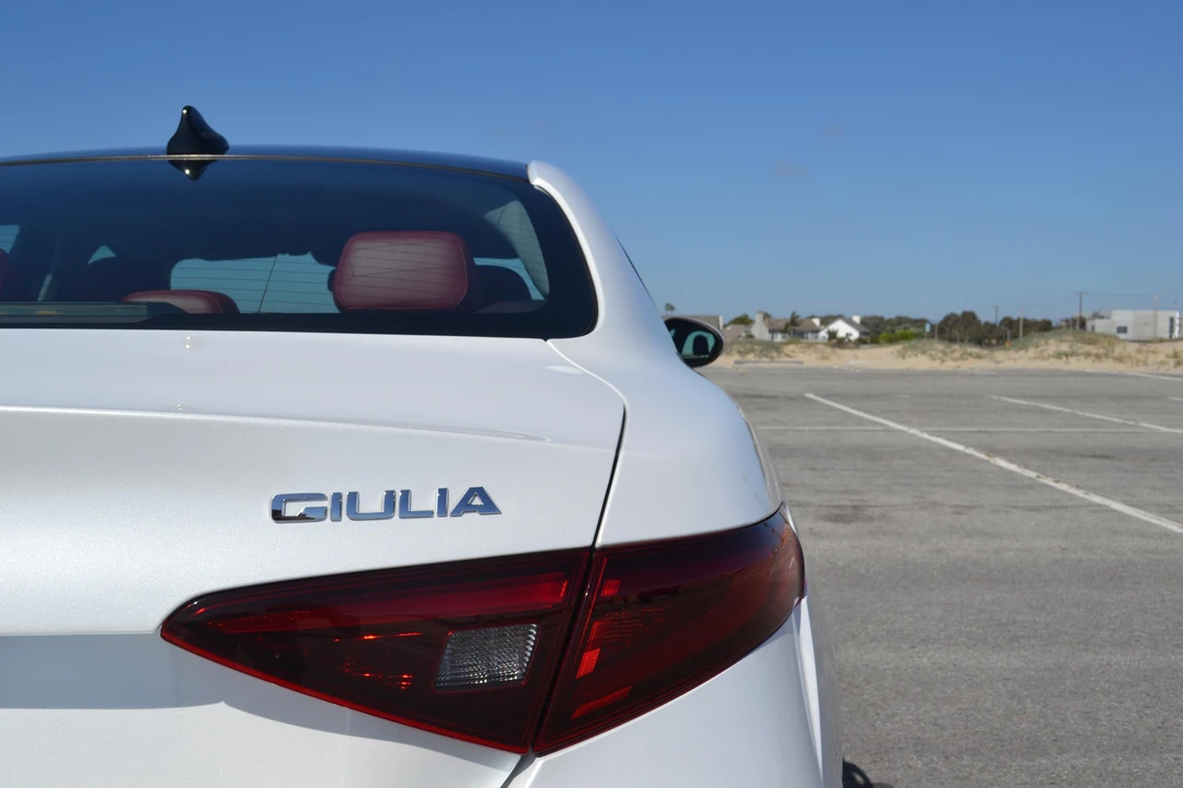 2018 Alfa Romeo Giulia - Image 17 of 31