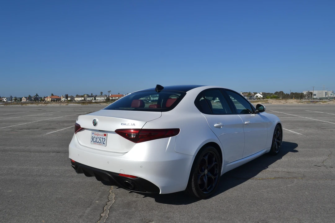 2018 Alfa Romeo Giulia - Image 7 of 31