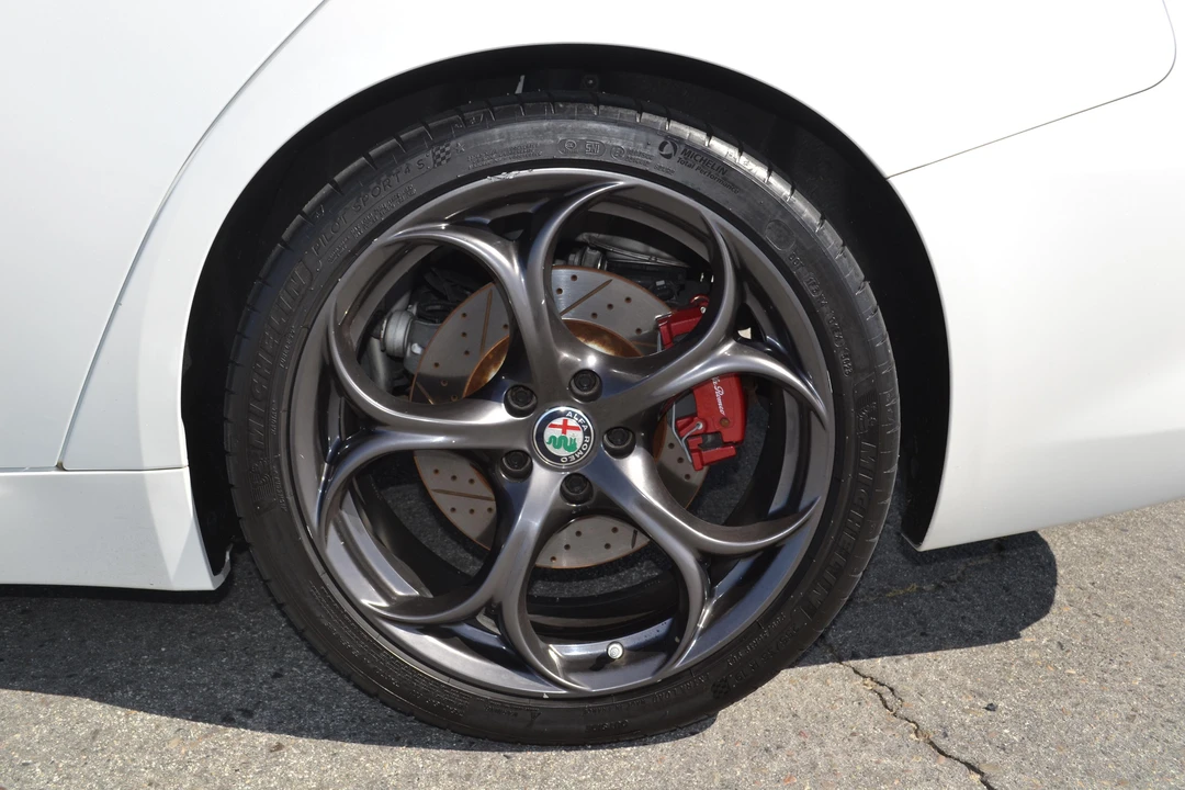 2018 Alfa Romeo Giulia - Image 27 of 31