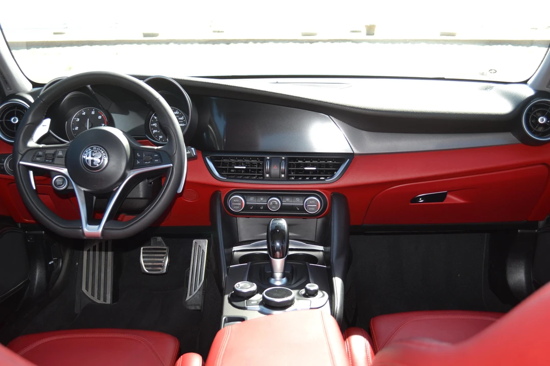 2018 Alfa Romeo Giulia - Image 6 of 7