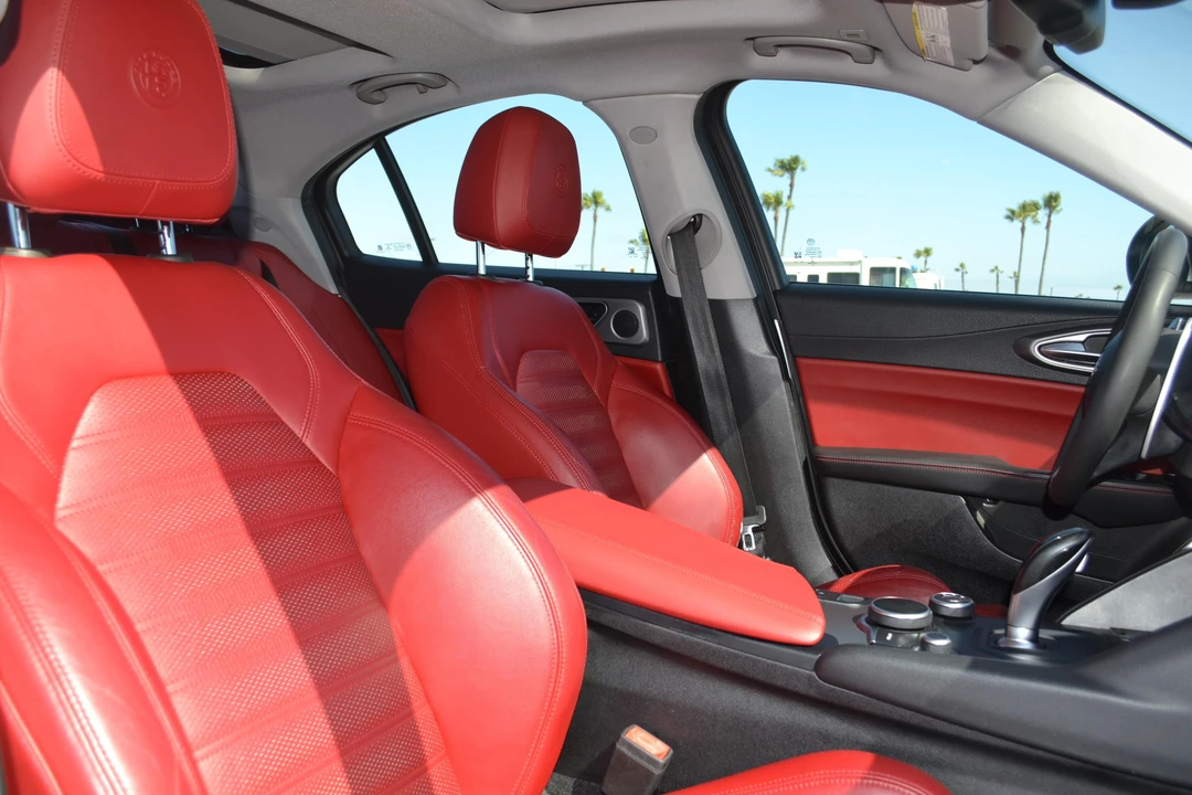 2018 Alfa Romeo Giulia - Image 31 of 31