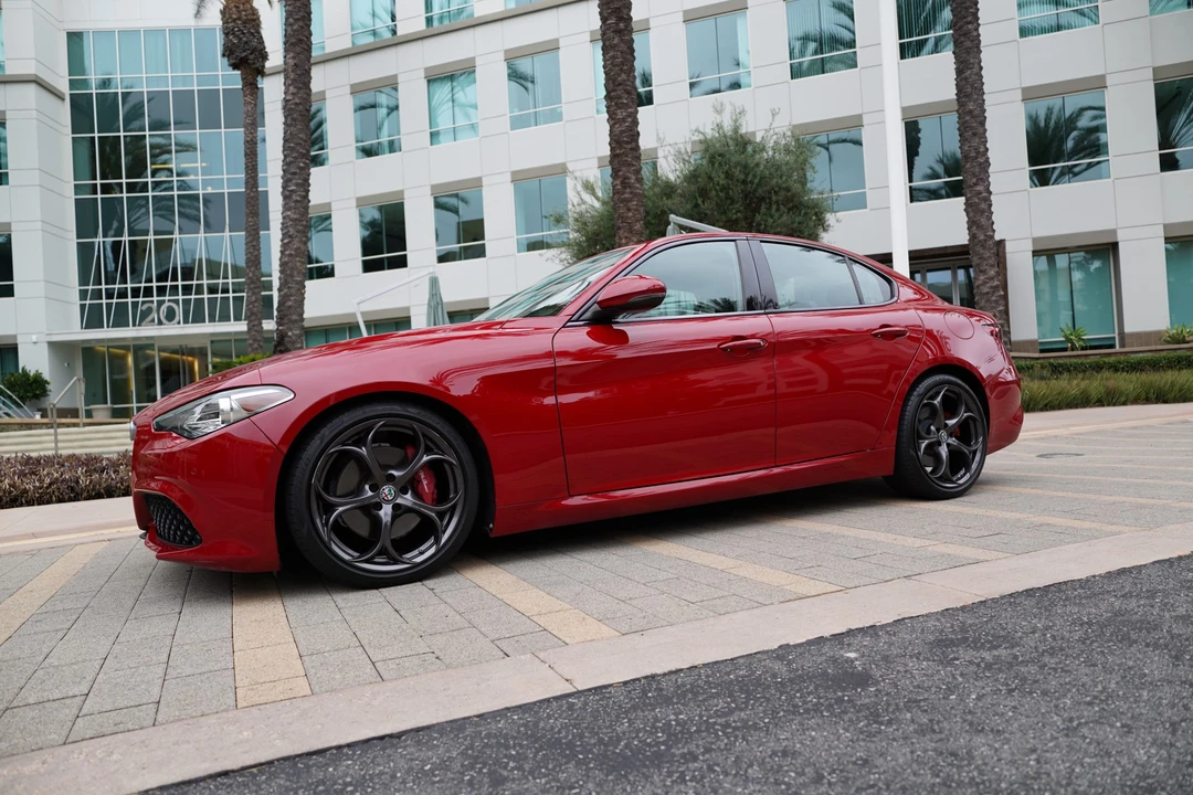 2018 Alfa Romeo Giulia - Image 5 of 31