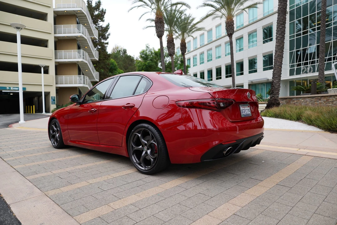 2018 Alfa Romeo Giulia - Image 7 of 31