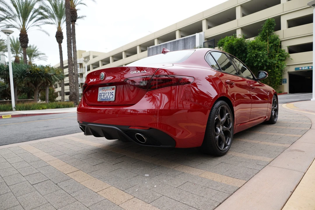2018 Alfa Romeo Giulia - Image 9 of 31
