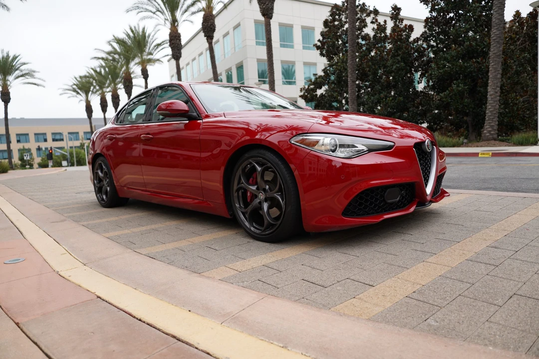 2018 Alfa Romeo Giulia - Image 12 of 31