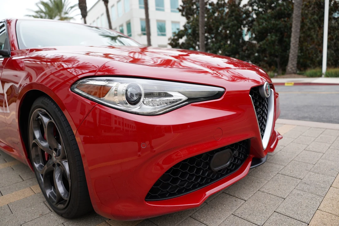 2018 Alfa Romeo Giulia - Image 13 of 31