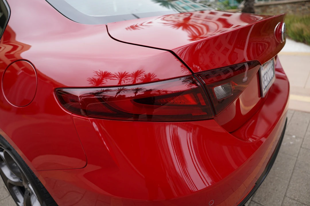 2018 Alfa Romeo Giulia - Image 18 of 31