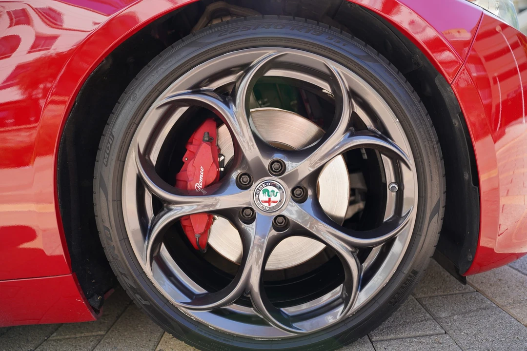 2018 Alfa Romeo Giulia - Image 31 of 31