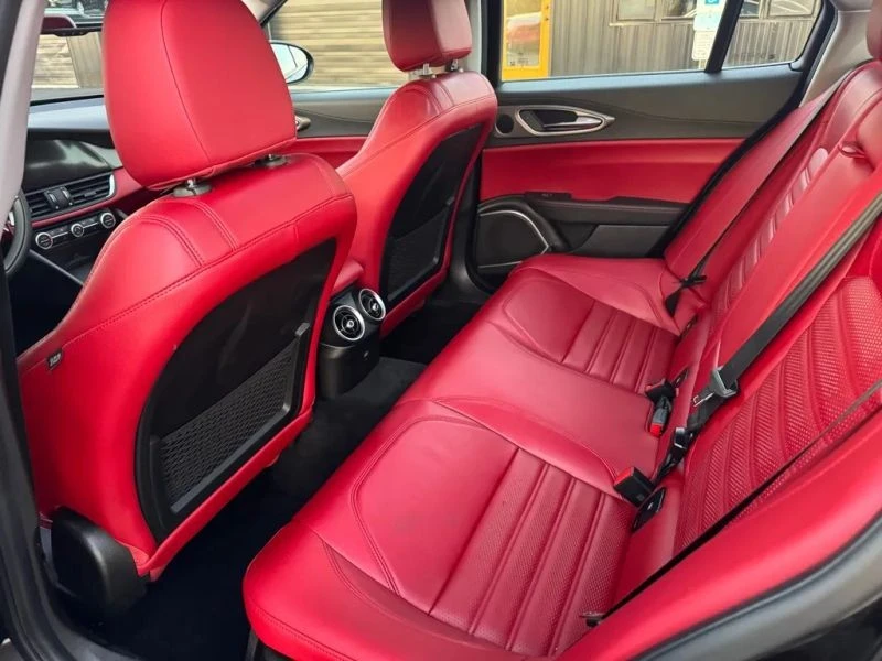2018 Alfa Romeo Giulia - Image 6 of 7