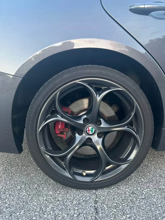 2018 Alfa Romeo Giulia - Image 11 of 19