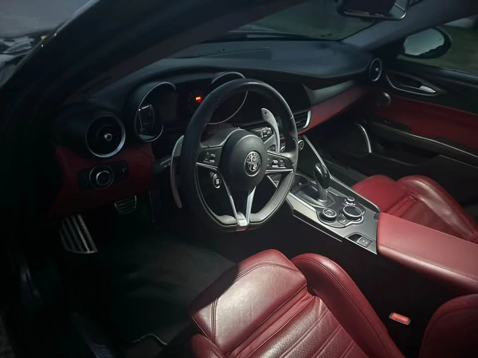 2018 Alfa Romeo Giulia - Image 14 of 19