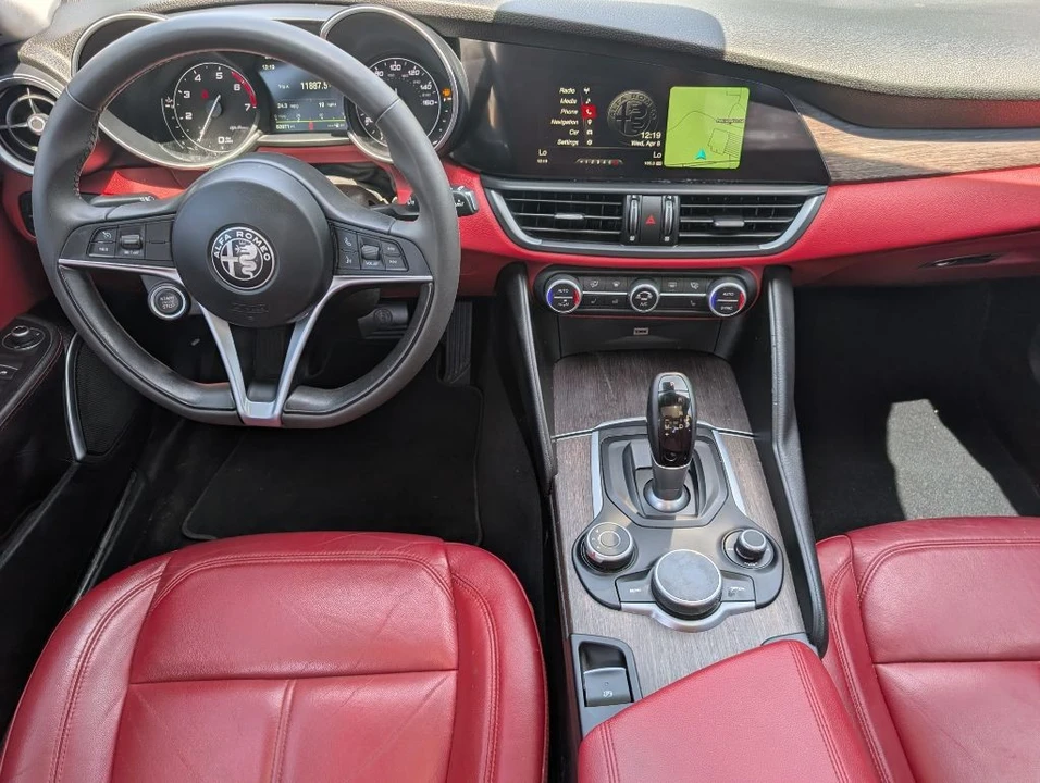 2018 Alfa Romeo Giulia - Image 7 of 25