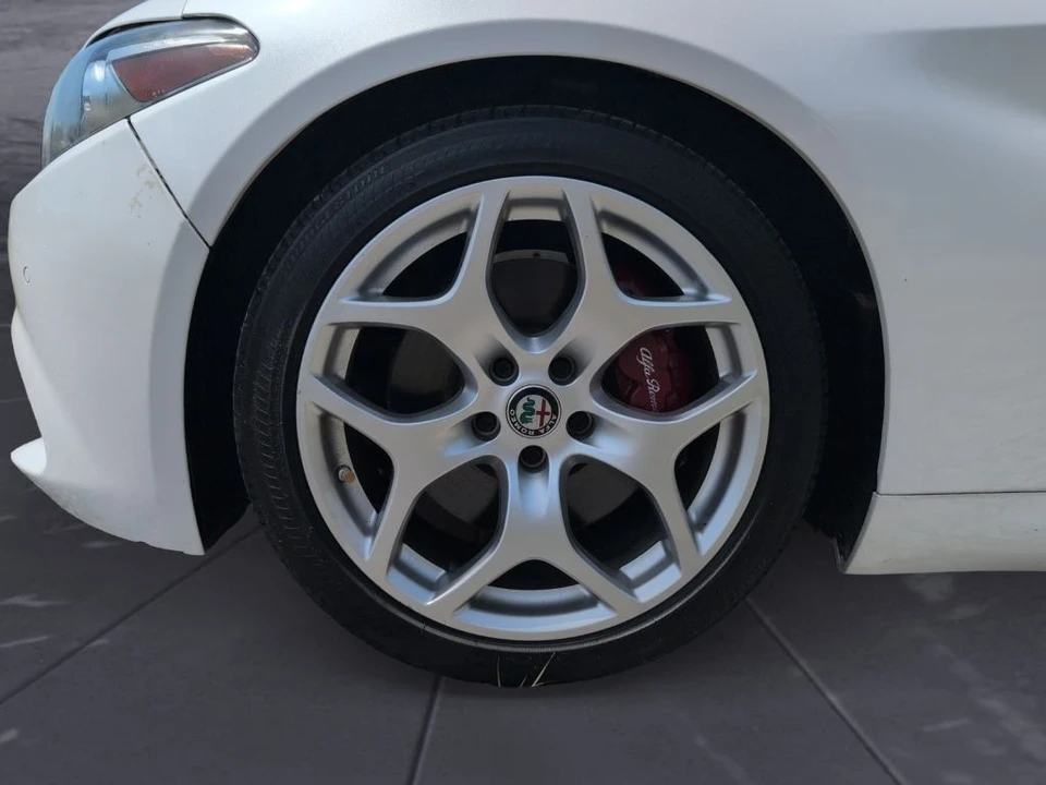 2018 Alfa Romeo Giulia - Image 25 of 25