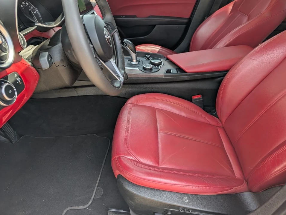 2018 Alfa Romeo Giulia - Image 8 of 25
