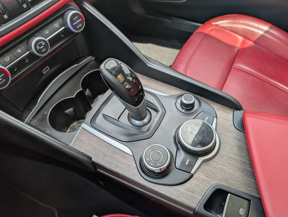 2018 Alfa Romeo Giulia - Image 23 of 25