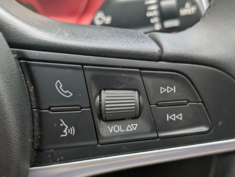 2018 Alfa Romeo Giulia - Image 14 of 25
